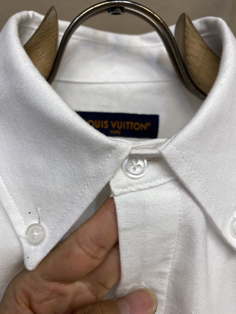 l0vis Vvtt0n shirt